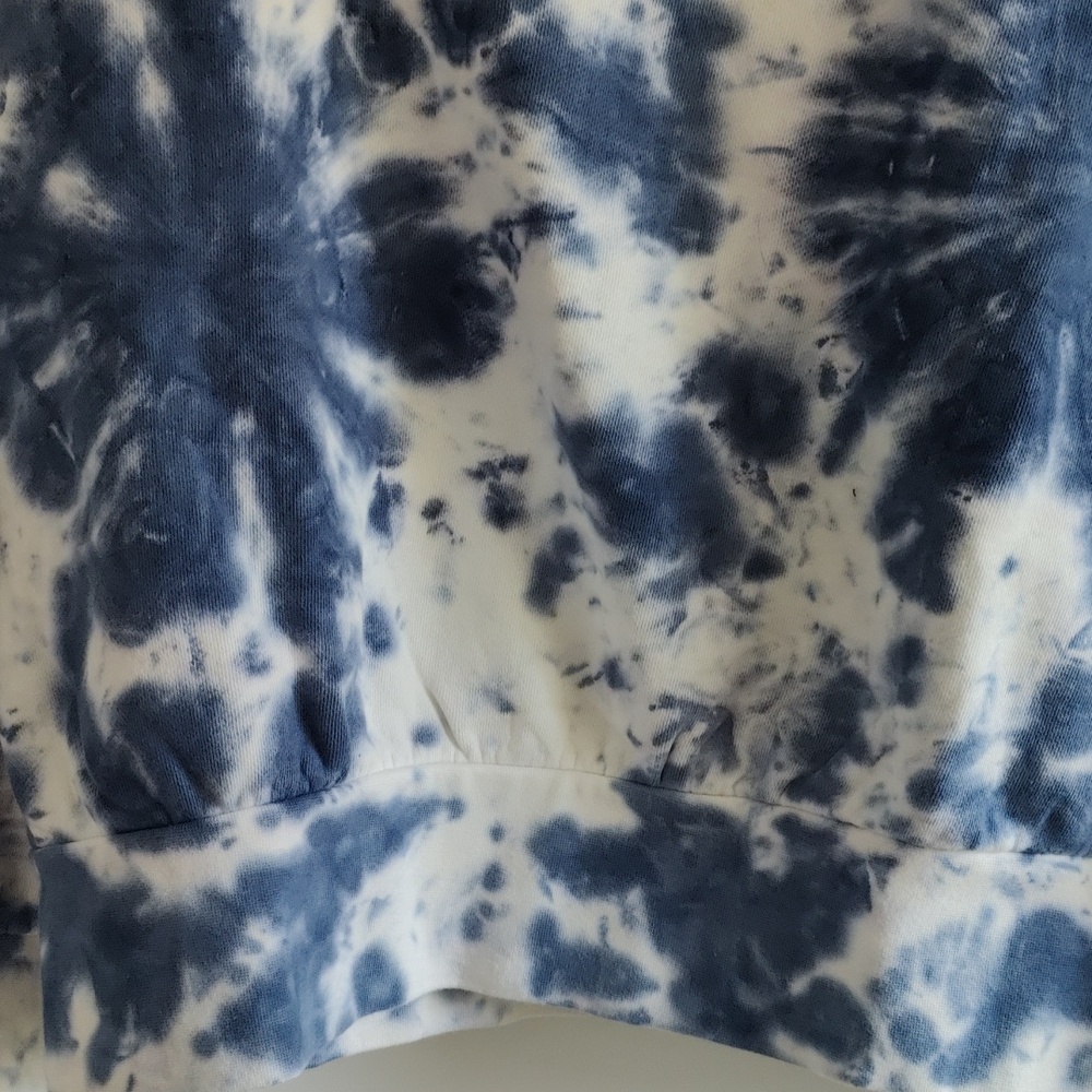 Old Navy Blue & White Tie-Dye Crewneck Sweatshirt - Picture 3 of 4
